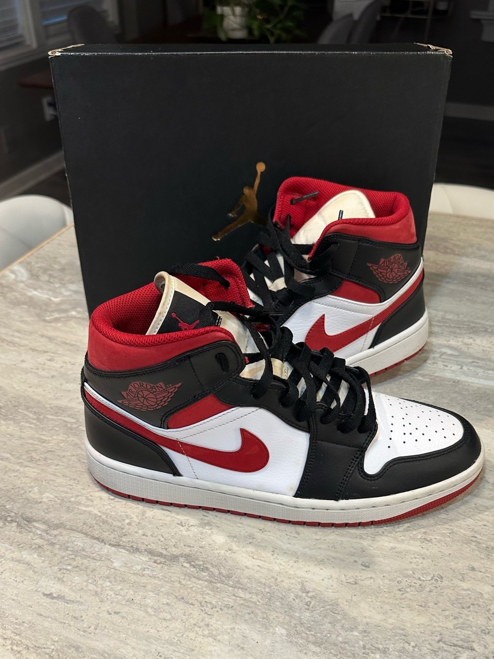 Jordan Air 1 Mid - White/Black/Red